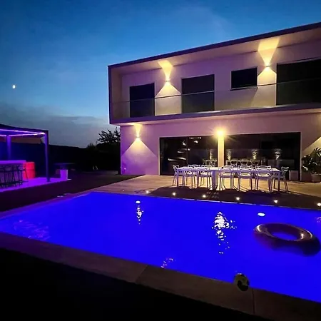 Bellevue Pool Jacuzzi Private Cinema 8 Pers Dom wakacyjny