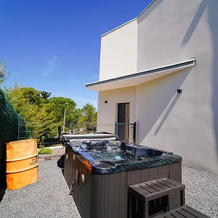 Bellevue Pool Jacuzzi Private Cinema 8 Pers